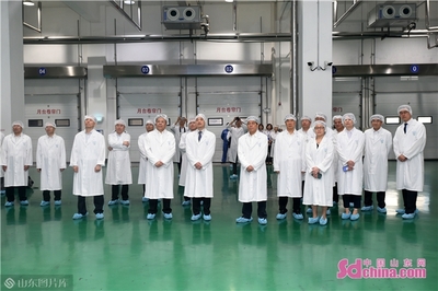 瑞士羅氏集團(tuán)與新華制藥攜手，山東首個國際合作生物技術(shù)項目正式投入運營